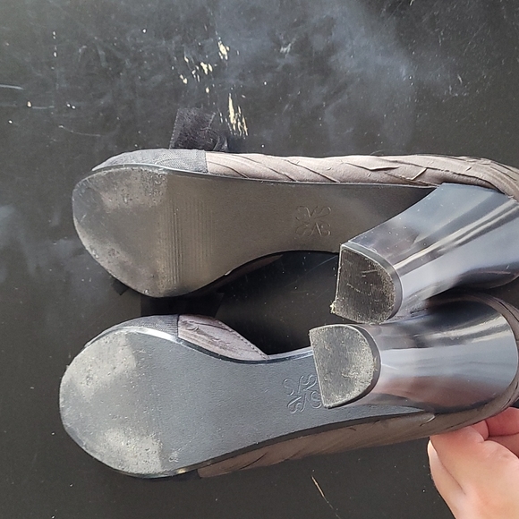 Simply Vera Vera Wang charcoal heels size 10 - Picture 4 of 5